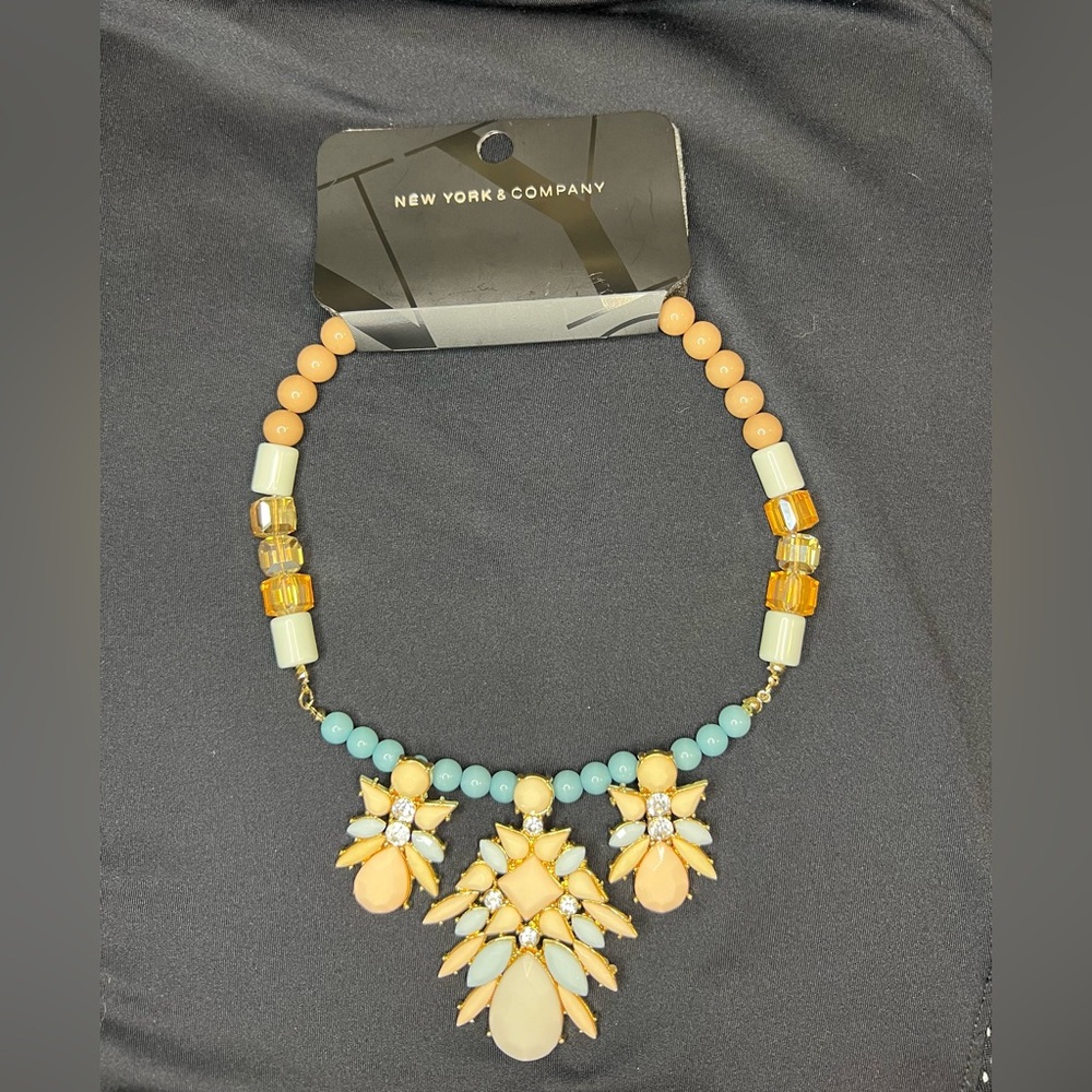 NEW YORK & COMPANY NECKLACE NWT- BLUE, CREAM, PINK LUCITE AND GLASS BEADS